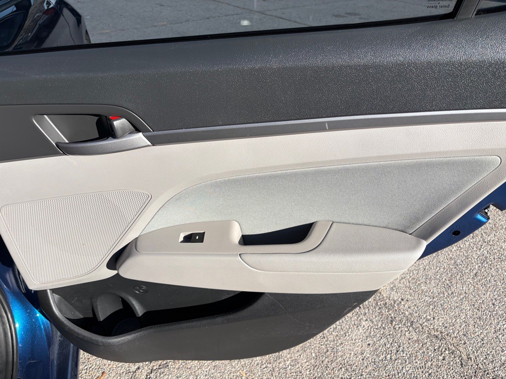 2017 Hyundai Elantra Image 21