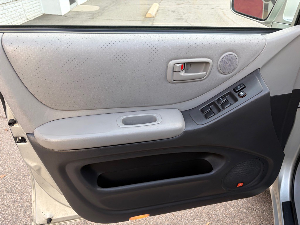 2004 Toyota Highlander Image 9