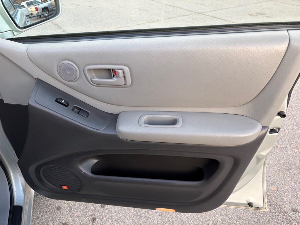 2004 Toyota Highlander Image 15