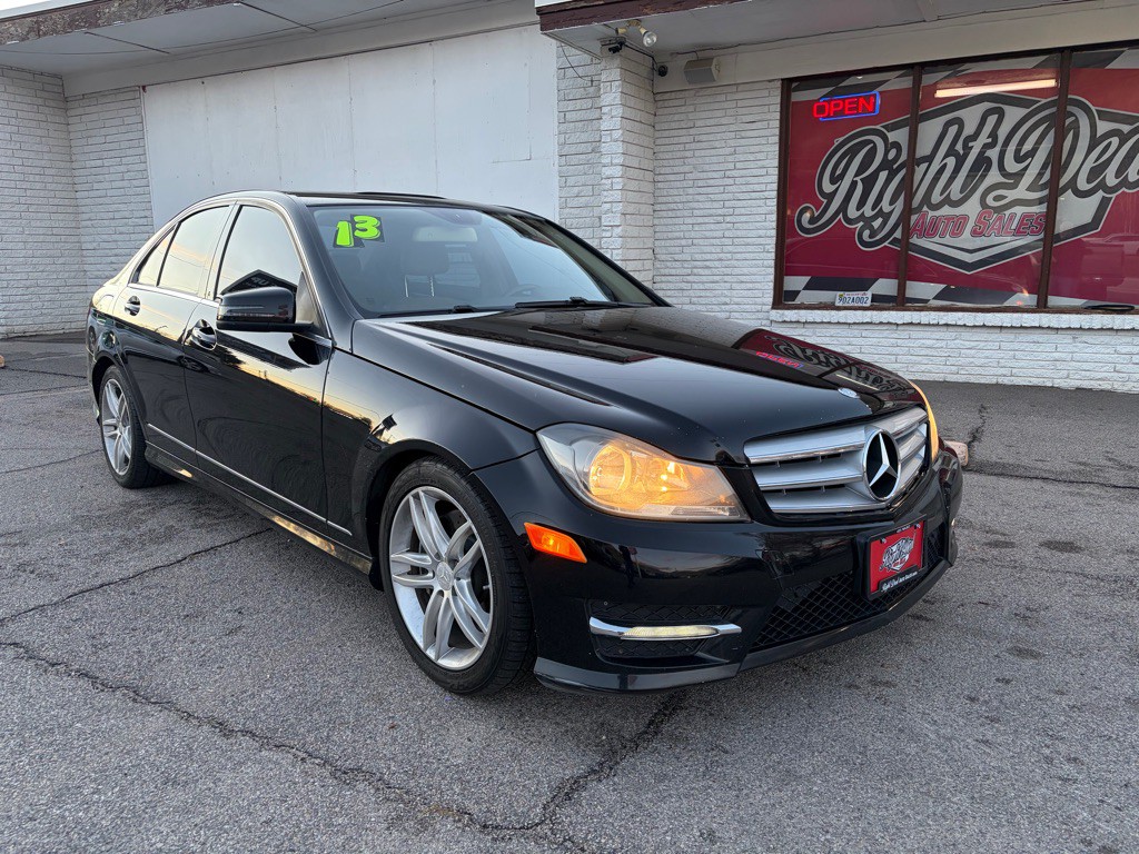 2013 Mercedes-Benz C-Class Image 1