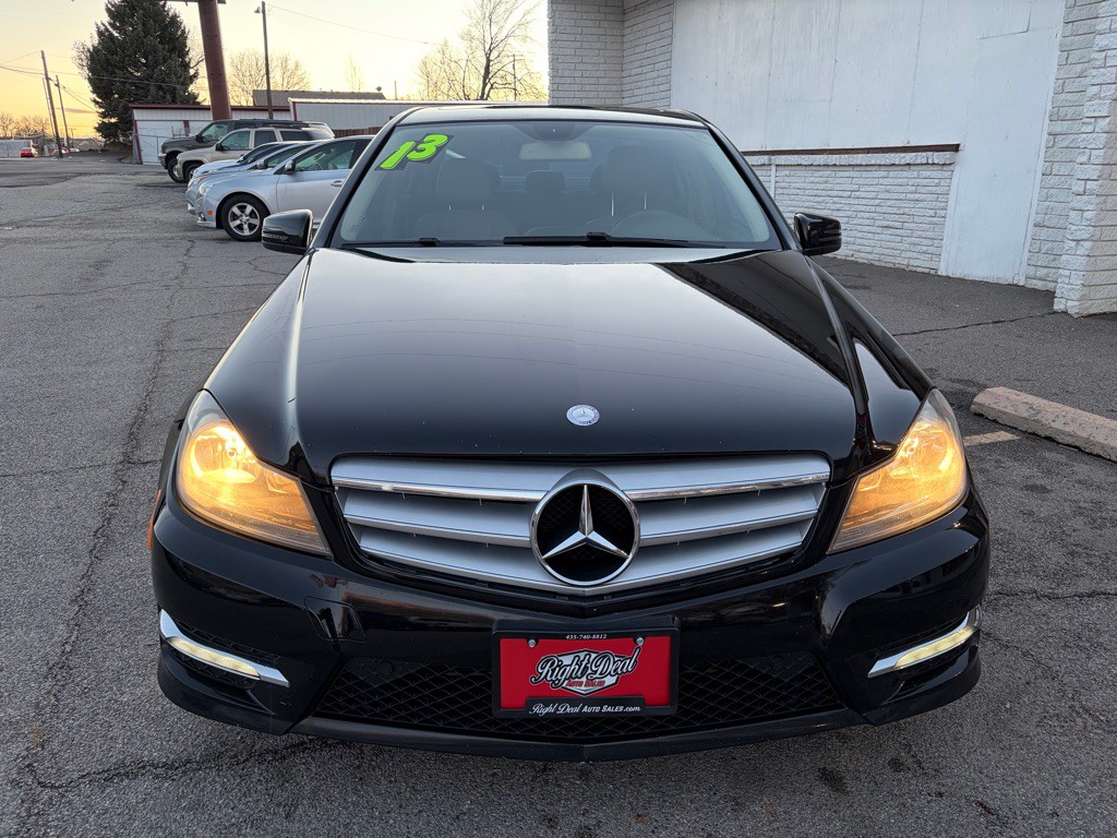 2013 Mercedes-Benz C-Class Image 2