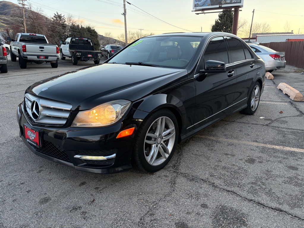 2013 Mercedes-Benz C-Class Image 3