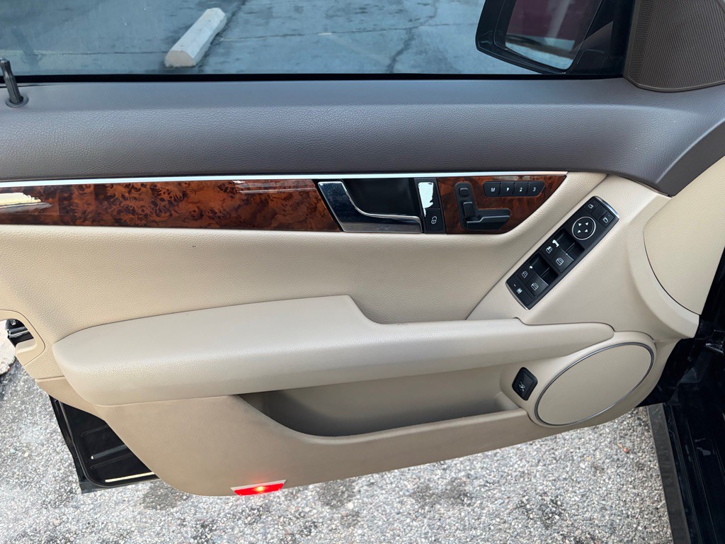 2013 Mercedes-Benz C-Class Image 12