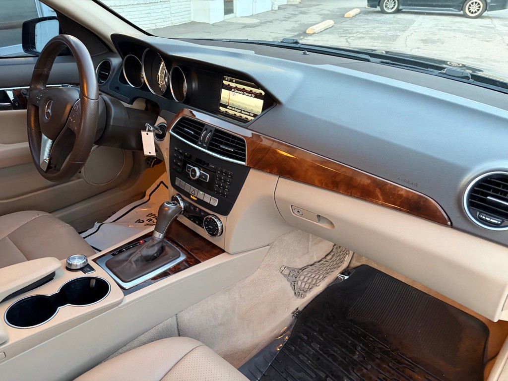 2013 Mercedes-Benz C-Class Image 24