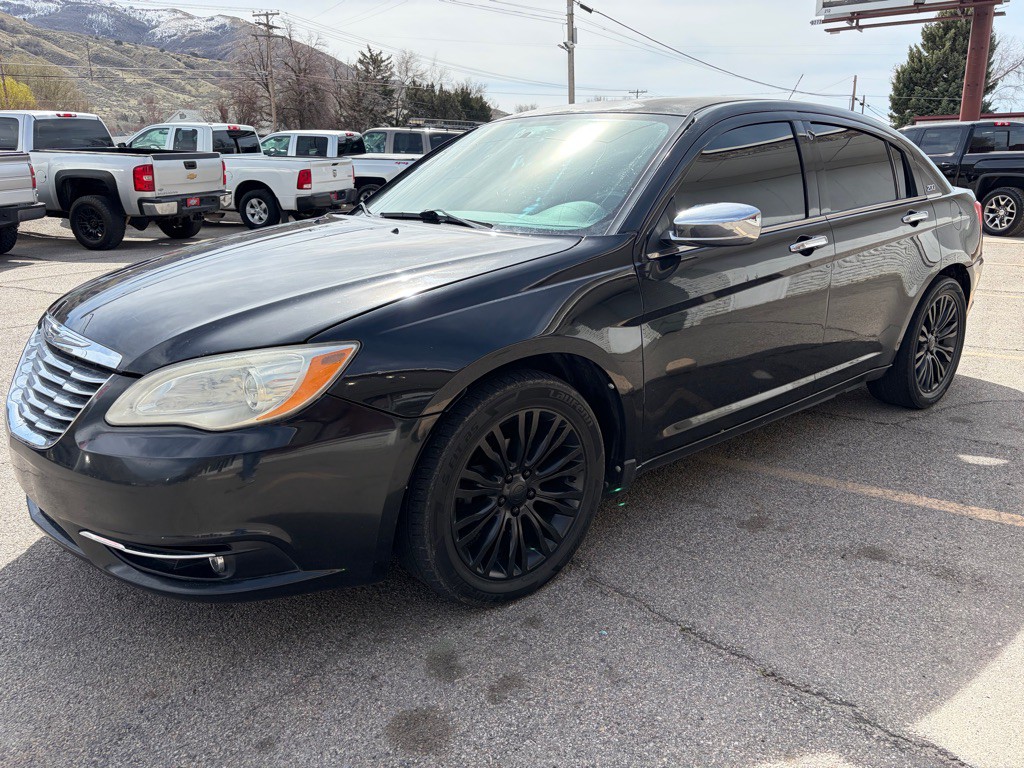 2011 Chrysler 200 Image 3