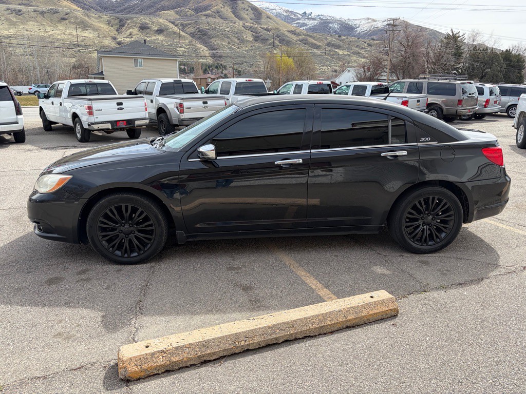 2011 Chrysler 200 Image 4