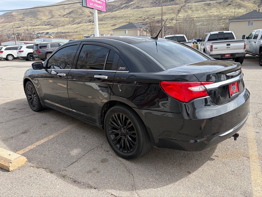 2011 Chrysler 200 Image 5