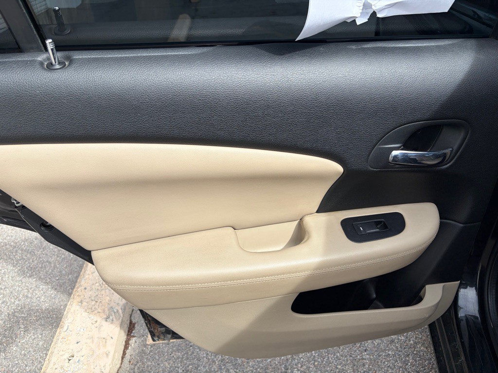 2011 Chrysler 200 Image 13