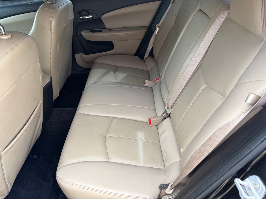 2011 Chrysler 200 Image 14