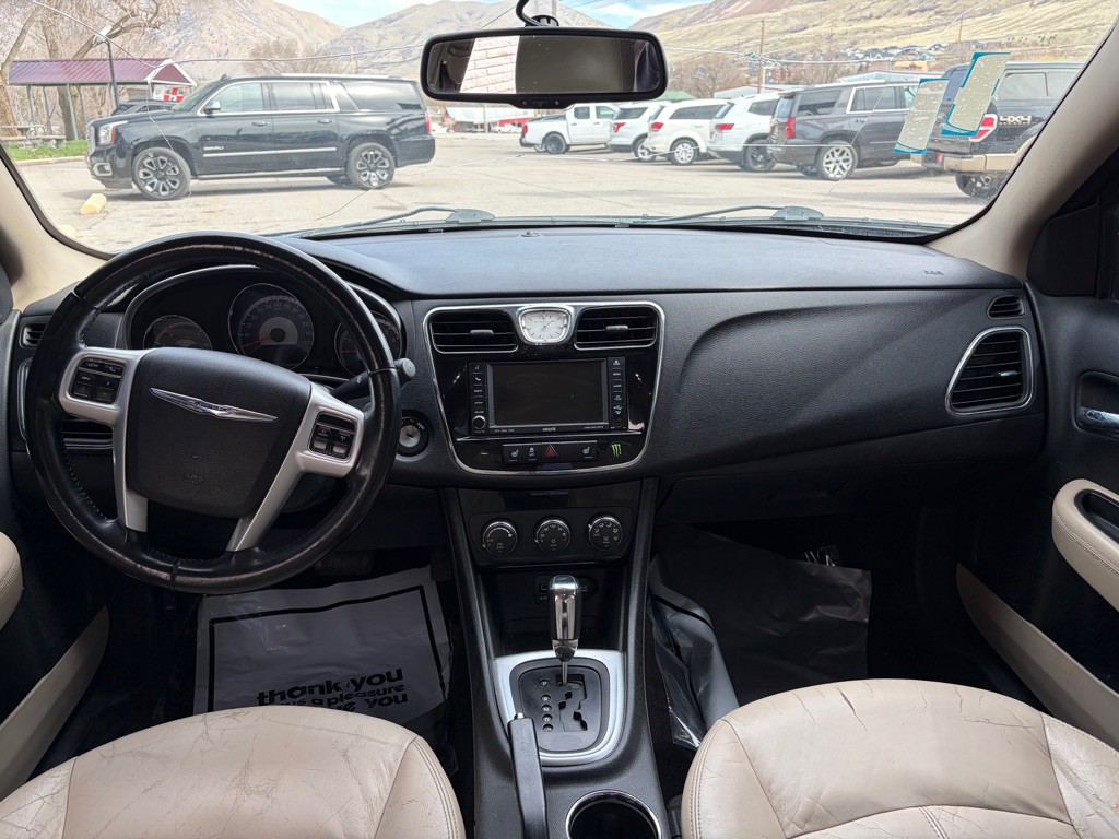 2011 Chrysler 200 Image 15
