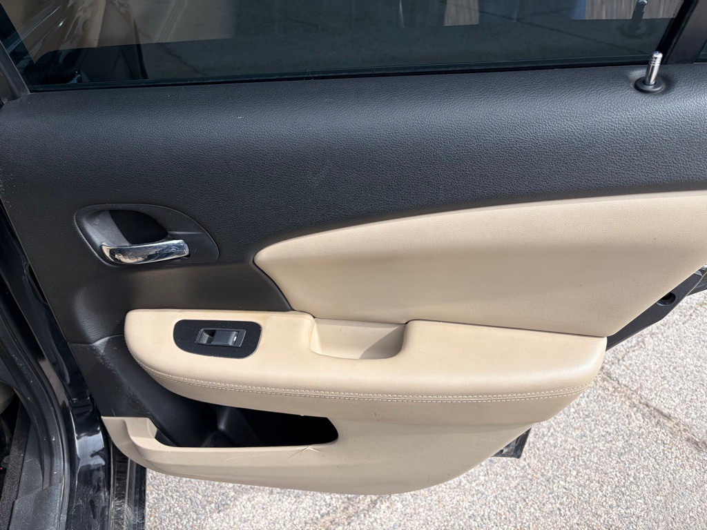 2011 Chrysler 200 Image 19