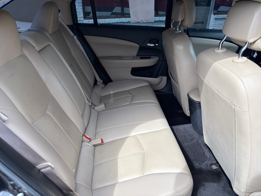 2011 Chrysler 200 Image 21