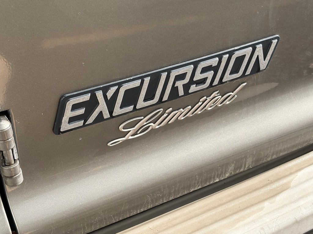 2004 Ford Excursion Image 11