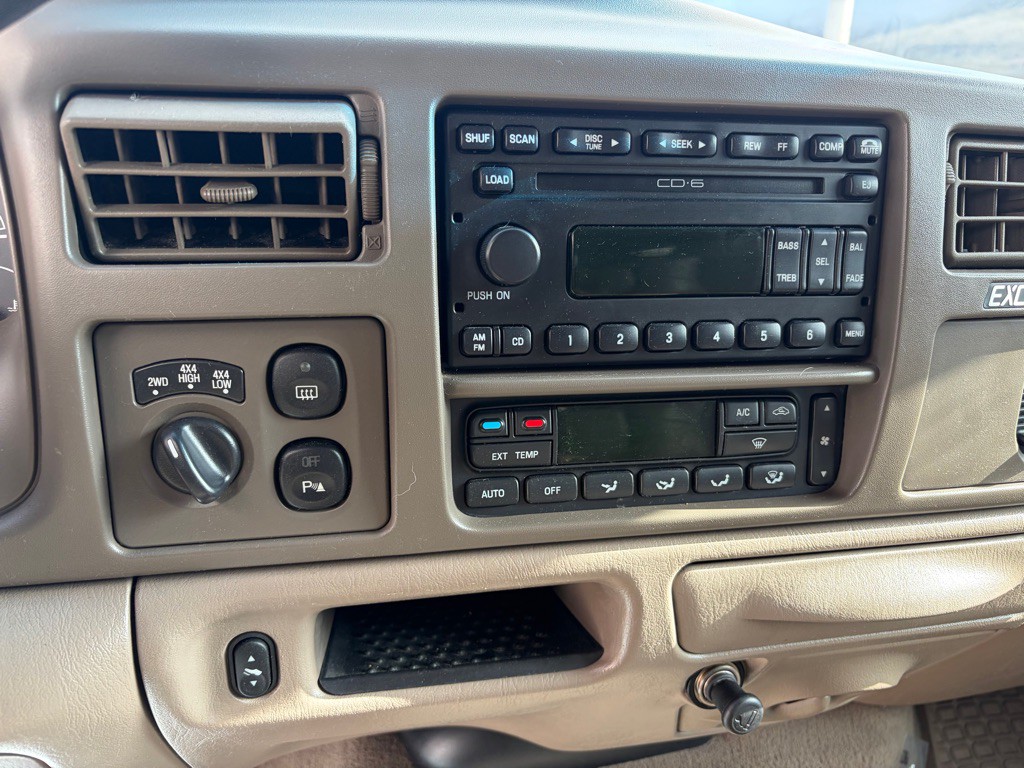 2004 Ford Excursion Image 18