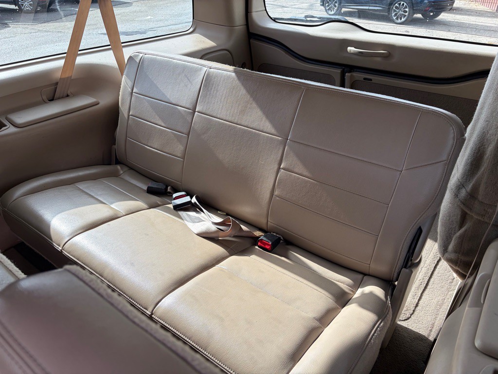 2004 Ford Excursion Image 21