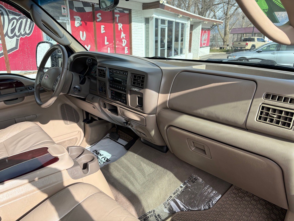 2004 Ford Excursion Image 24