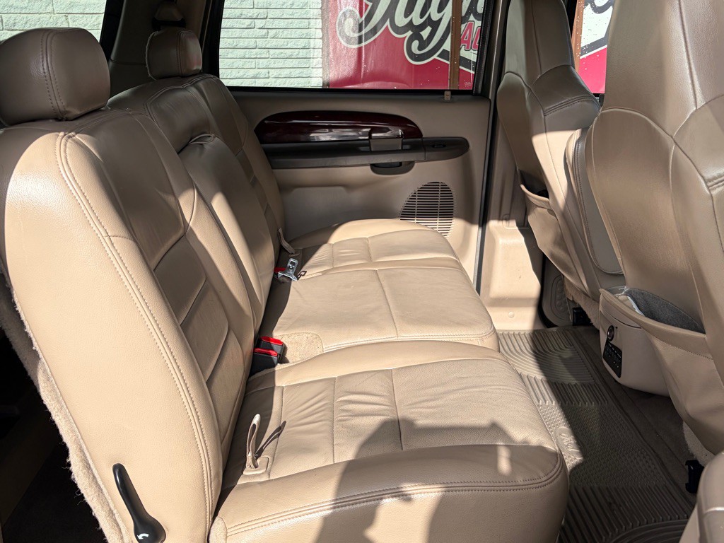 2004 Ford Excursion Image 26