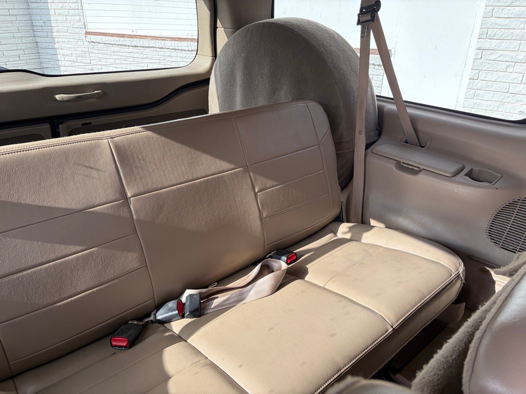 2004 Ford Excursion Image 27