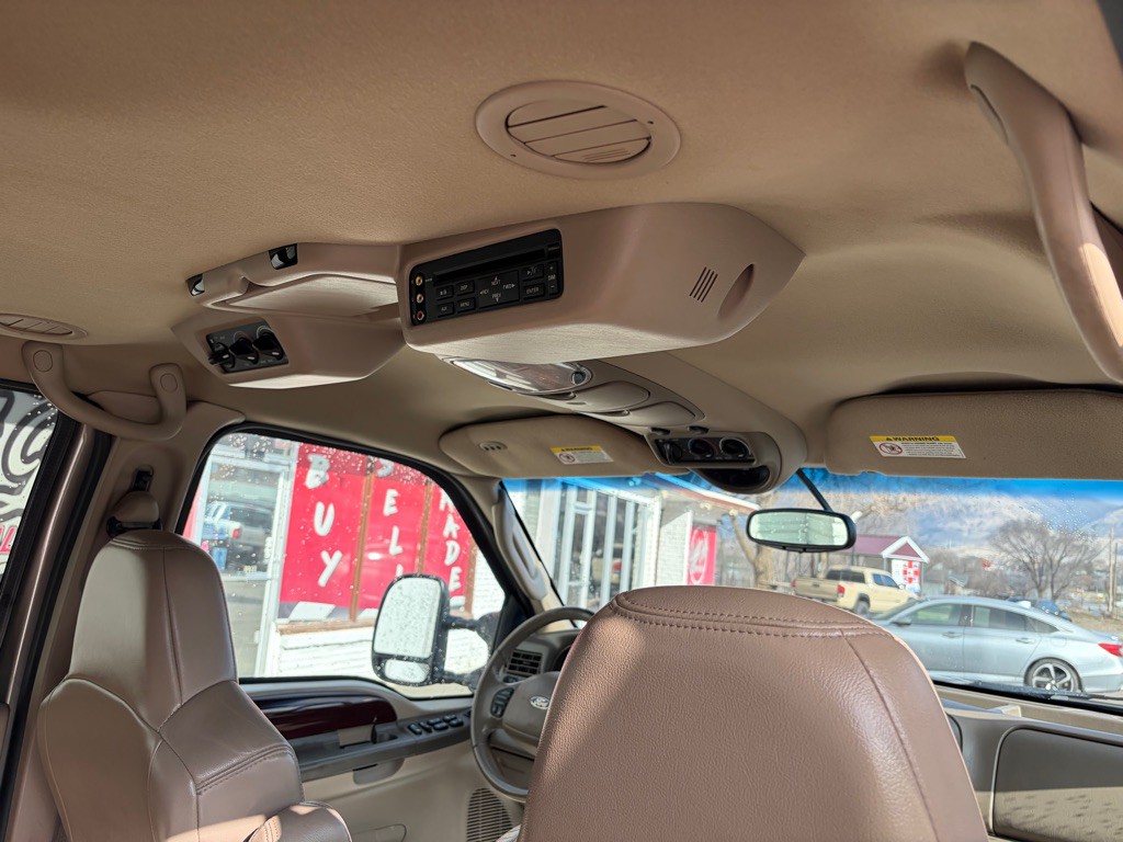 2004 Ford Excursion Image 28