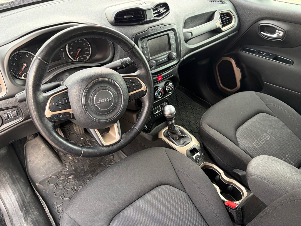 2016 Jeep Renegade Image 16