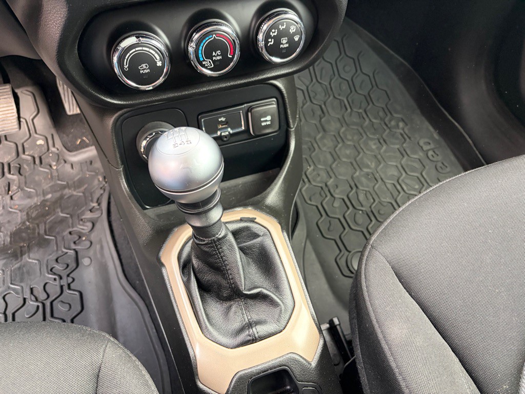 2016 Jeep Renegade Image 17