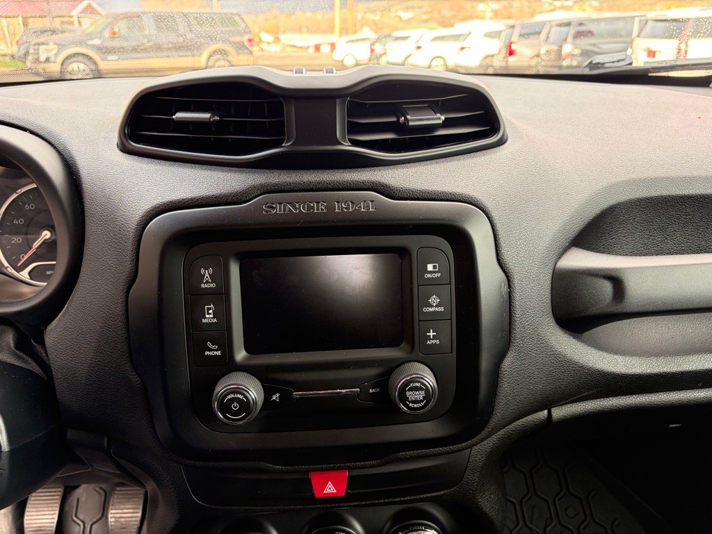 2016 Jeep Renegade Image 18