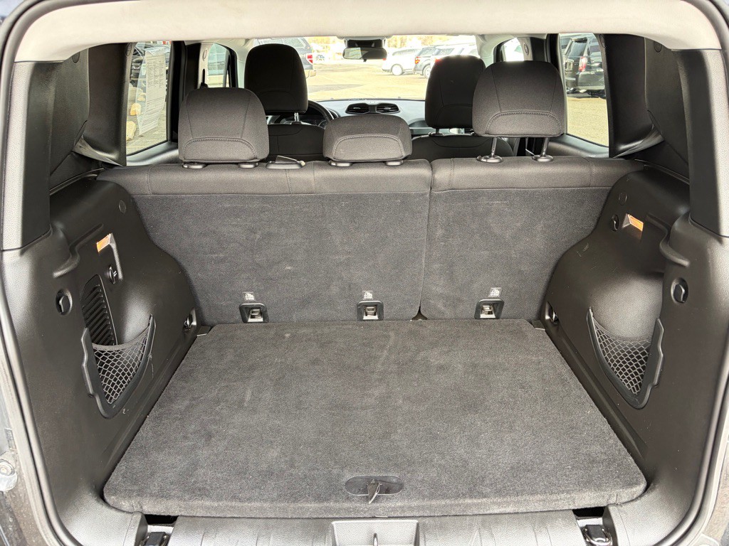 2016 Jeep Renegade Image 24