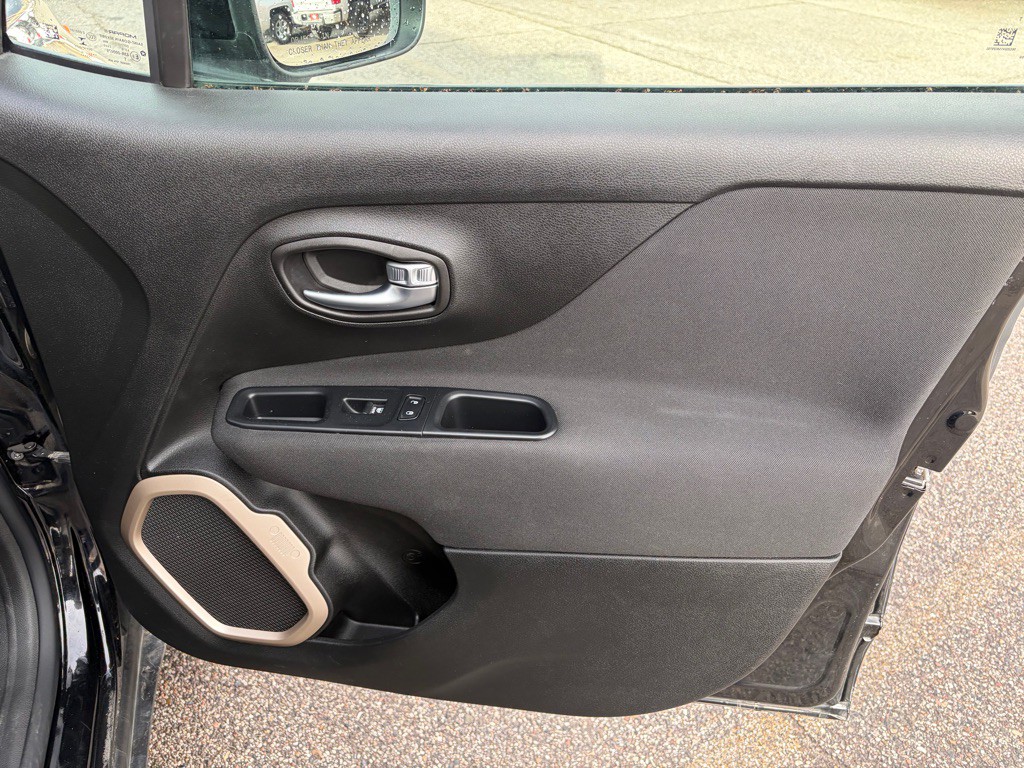 2016 Jeep Renegade Image 27