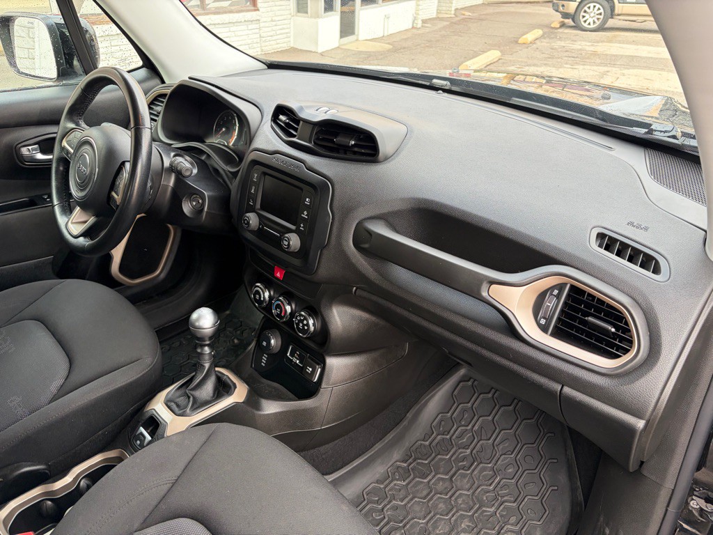 2016 Jeep Renegade Image 28