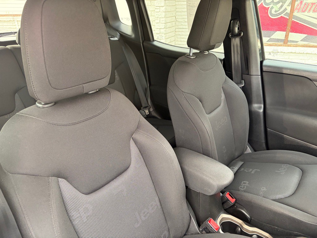 2016 Jeep Renegade Image 29