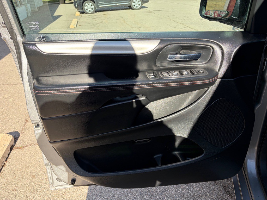 2016 Dodge Grand Caravan Image 12