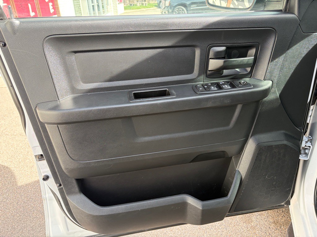 2016 RAM 1500 Image 16