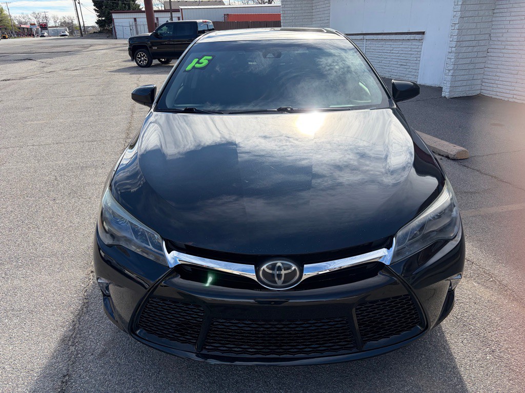 2015 Toyota Camry Image 2