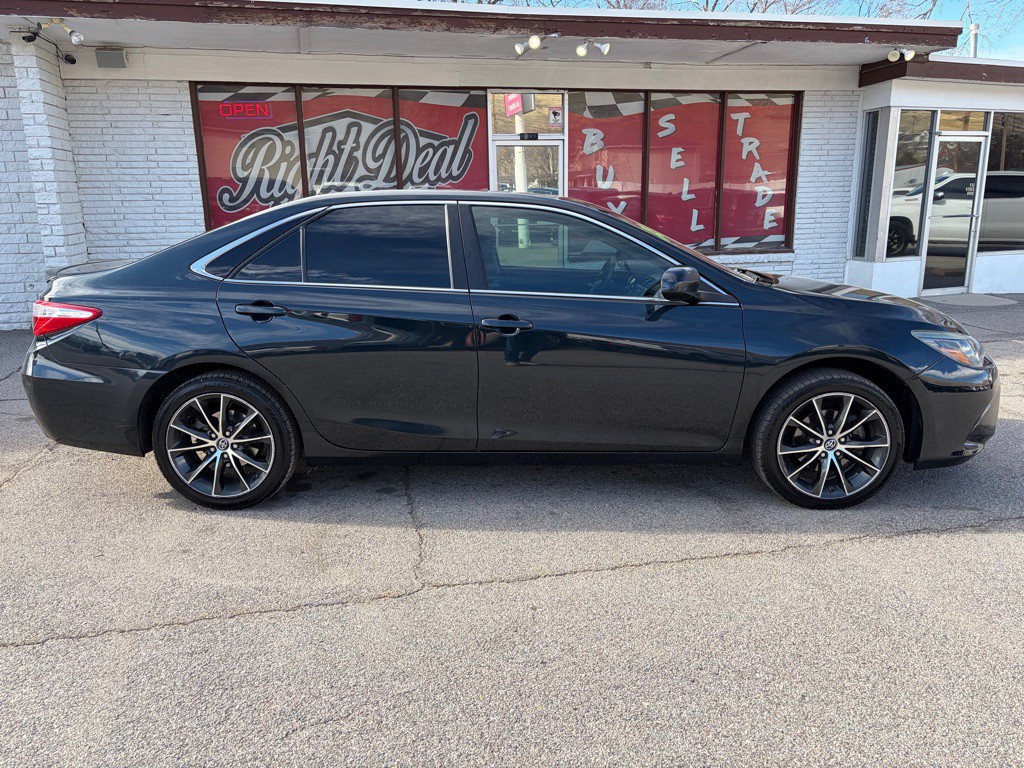 2015 Toyota Camry Image 8