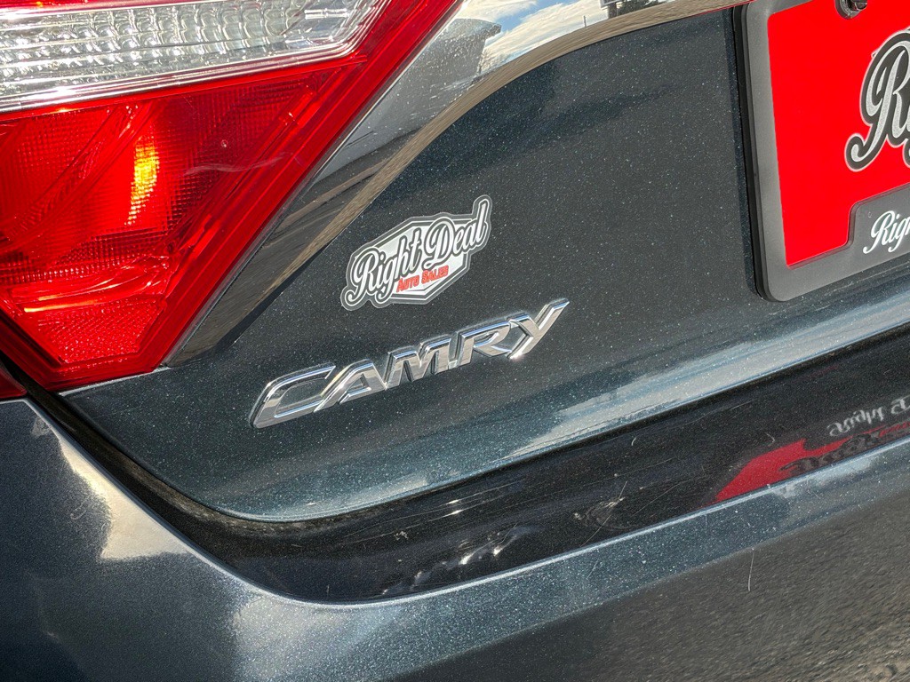 2015 Toyota Camry Image 9