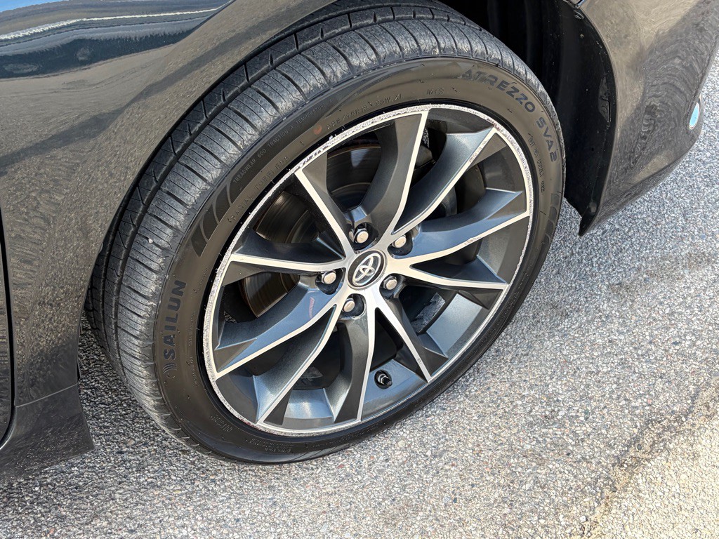 2015 Toyota Camry Image 11