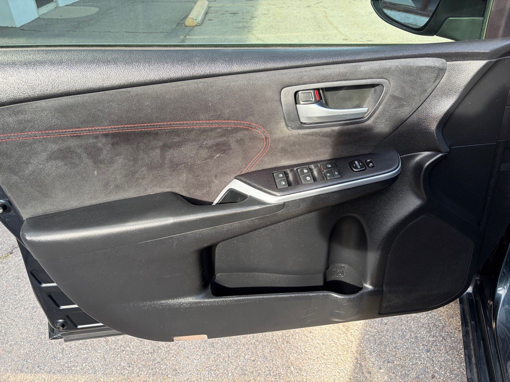 2015 Toyota Camry Image 12