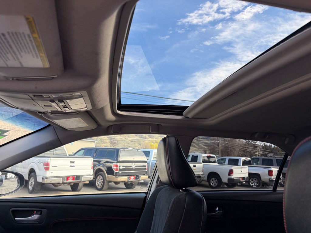 2015 Toyota Camry Image 15