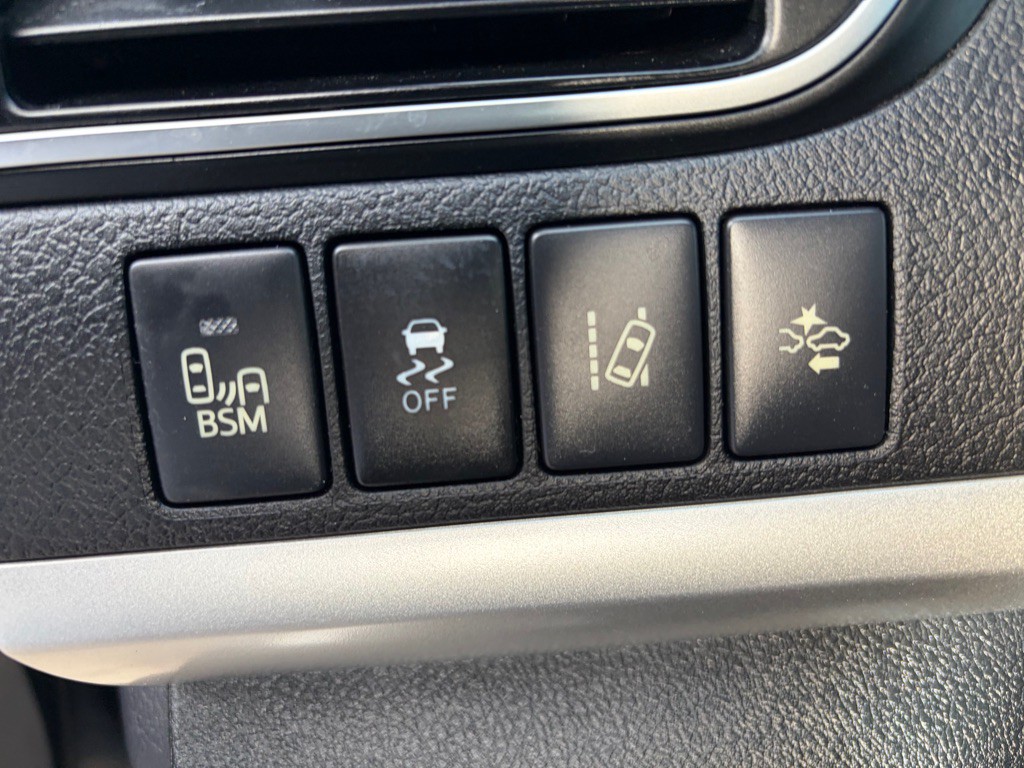 2015 Toyota Camry Image 16