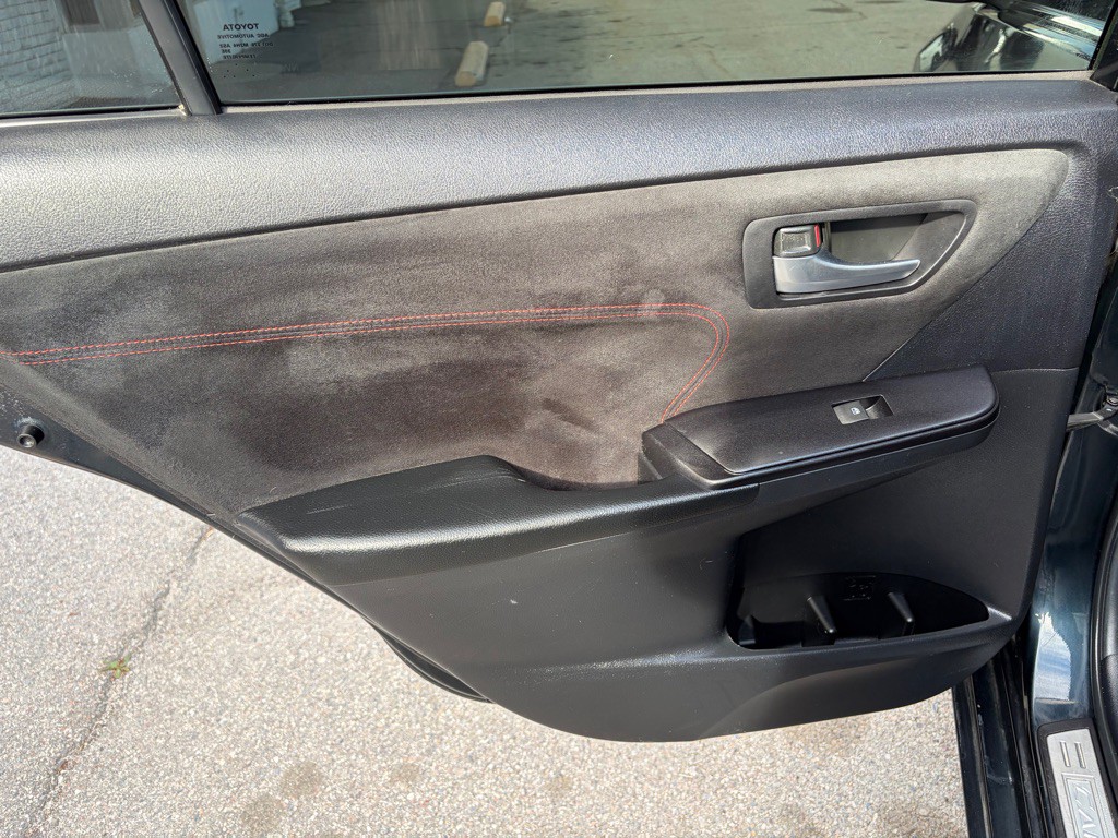 2015 Toyota Camry Image 17