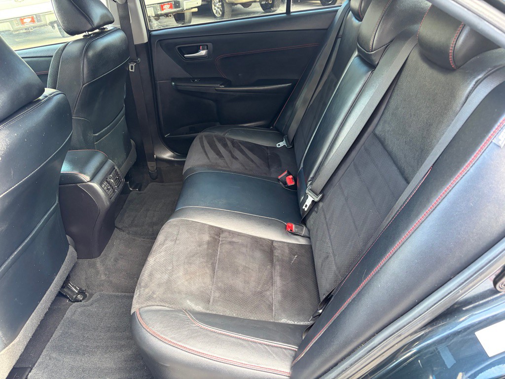 2015 Toyota Camry Image 18