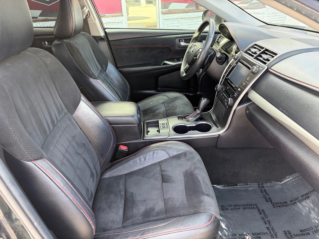 2015 Toyota Camry Image 25