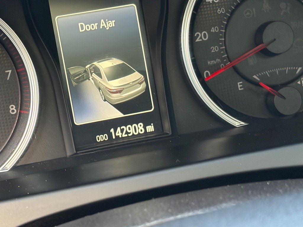 2015 Toyota Camry Image 33