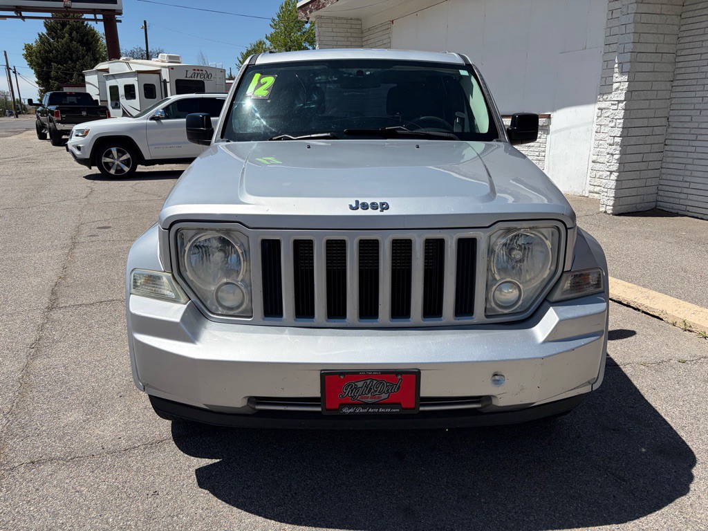 2012 Jeep Liberty Image 2
