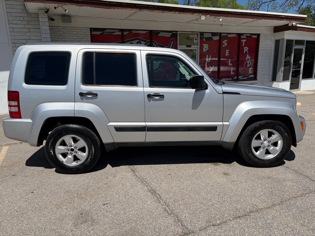 2012 Jeep Liberty Image 8
