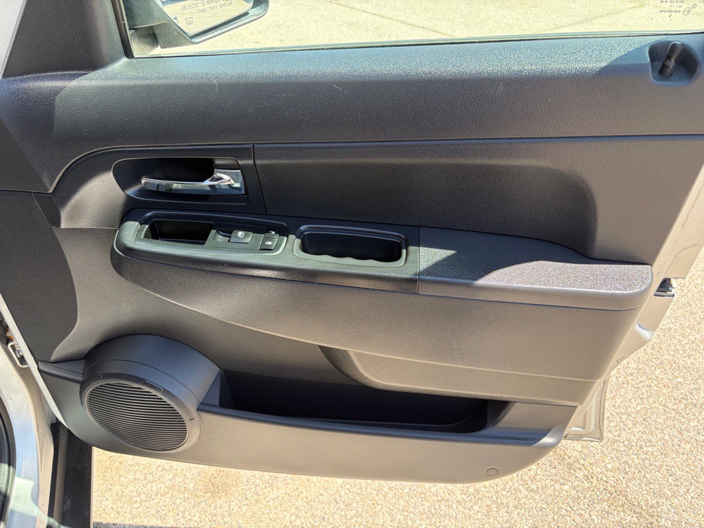 2012 Jeep Liberty Image 22
