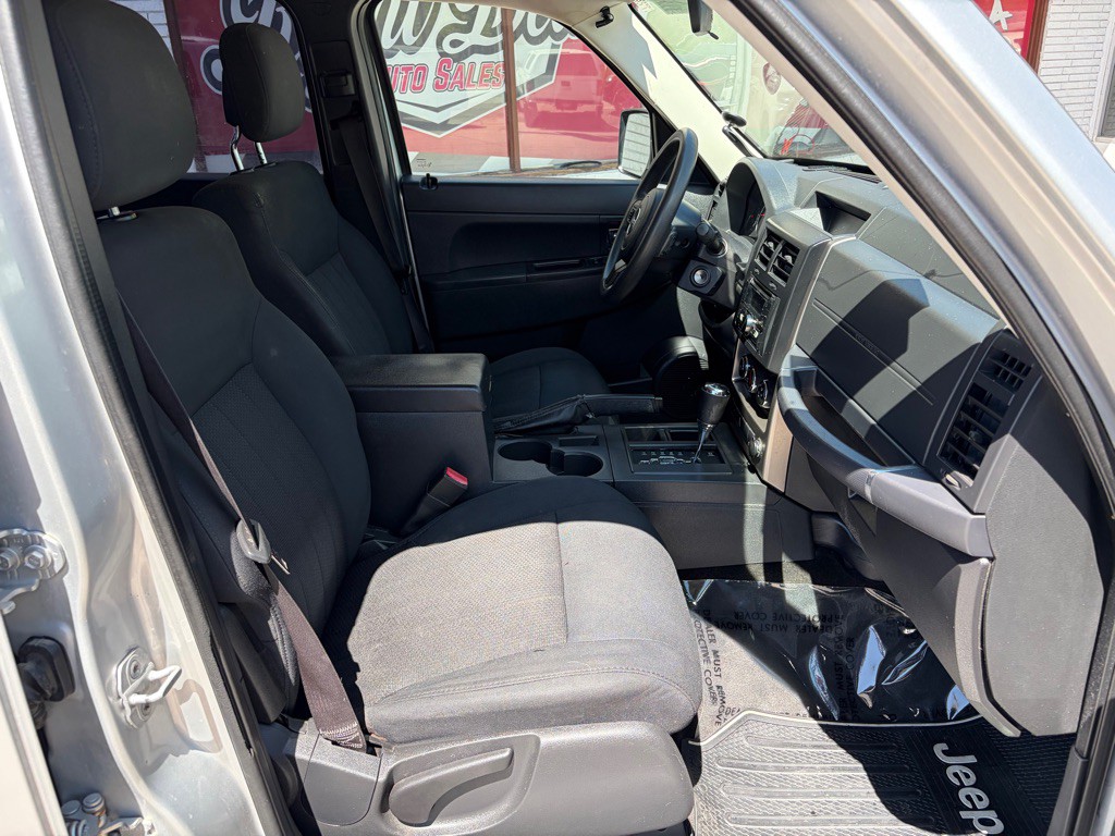 2012 Jeep Liberty Image 23