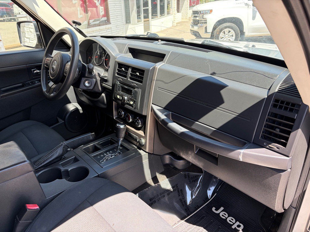 2012 Jeep Liberty Image 24