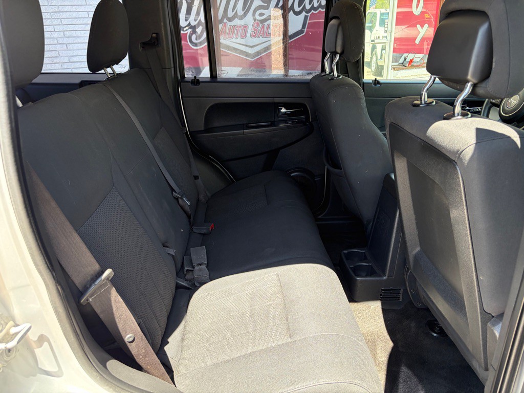 2012 Jeep Liberty Image 26