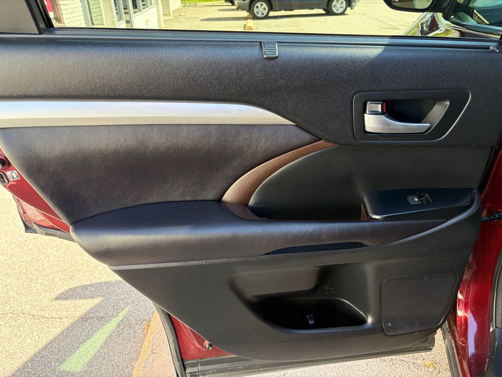2016 Toyota Highlander Image 15